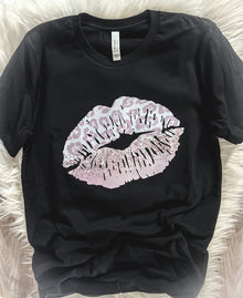  Bella Short Sleeve Lips Tee