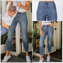  Sz 1/25, 3/26 Available! Best Seller! Judy Blue Classic Jeans